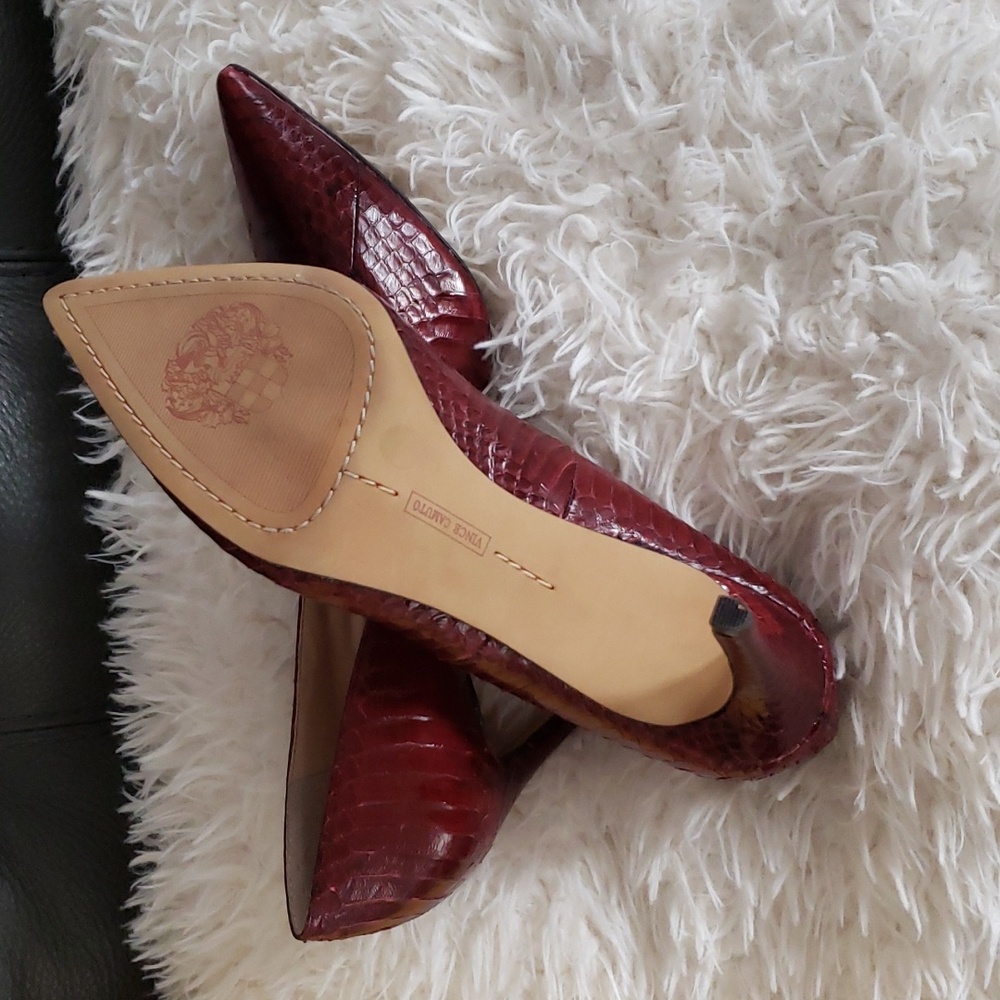 Shoes - Picture 3 of 4